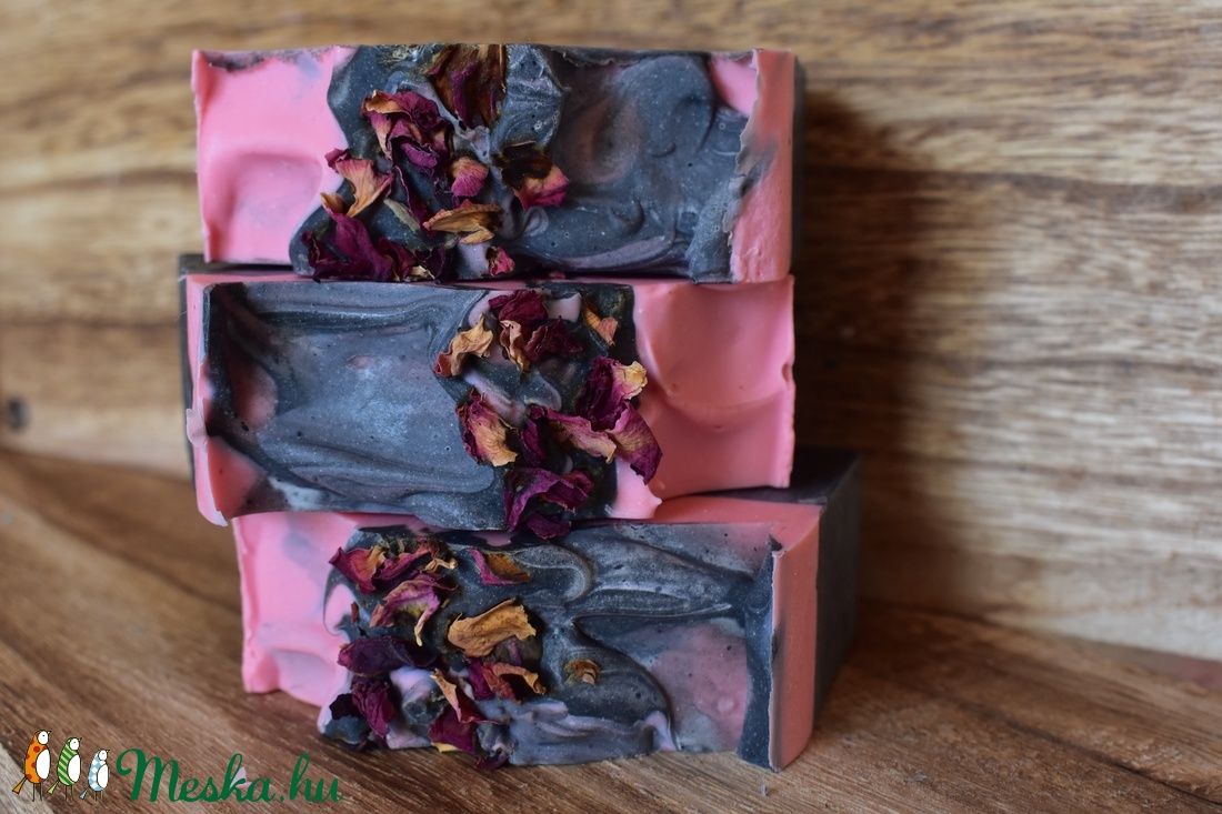 Fekete rózsaszappan extra shea vajjal 120 - szépségápolás - szappan & fürdés - kézműves szappan - Meska.hu