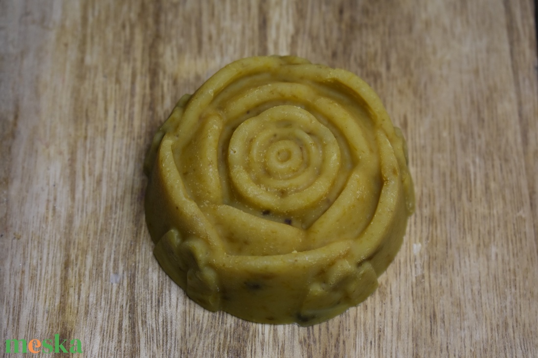 Kecsketejes - körömvirág, bio kamillával 60-65g - szépségápolás - szappan & fürdés - kézműves szappan - Meska.hu Kecsketejes - körömvirág, bio kamillával 60-65g - szépségápolás - szappan & fürdés - kézműves szappan - Meska.hu