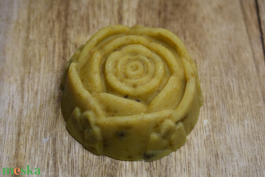Kecsketejes - körömvirág, bio kamillával 60-65g - szépségápolás - szappan & fürdés - kézműves szappan - Meska.hu Kecsketejes - körömvirág, bio kamillával 60-65g - szépségápolás - szappan & fürdés - kézműves szappan - Meska.hu