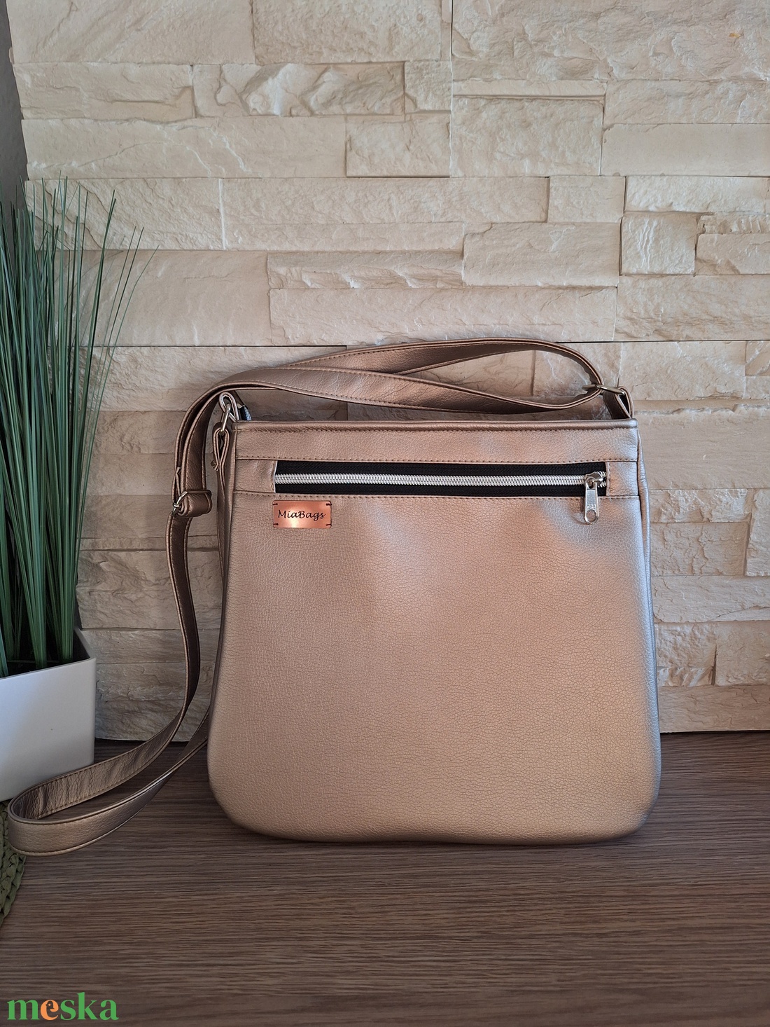 Pezsgő crossbody - táska & tok - kézitáska & válltáska - válltáska - Meska.hu Pezsgő crossbody - táska & tok - kézitáska & válltáska - válltáska - Meska.hu