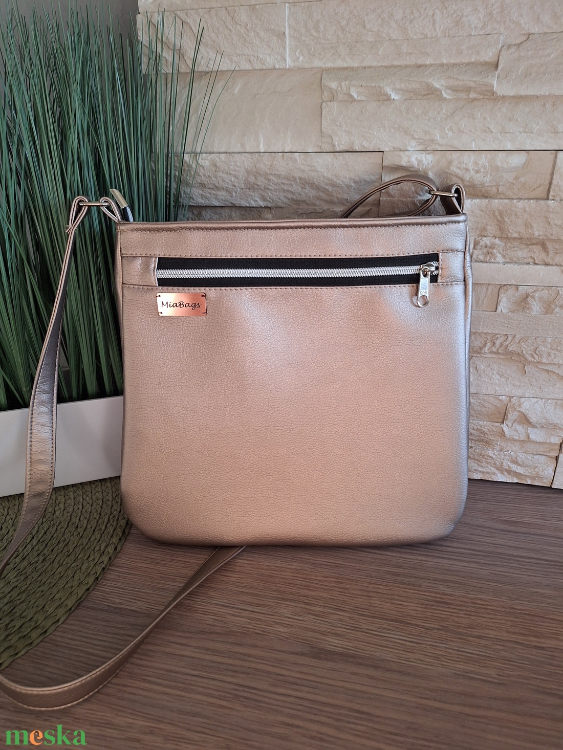 Pezsgő crossbody - táska & tok - kézitáska & válltáska - válltáska - Meska.hu Pezsgő crossbody - táska & tok - kézitáska & válltáska - válltáska - Meska.hu