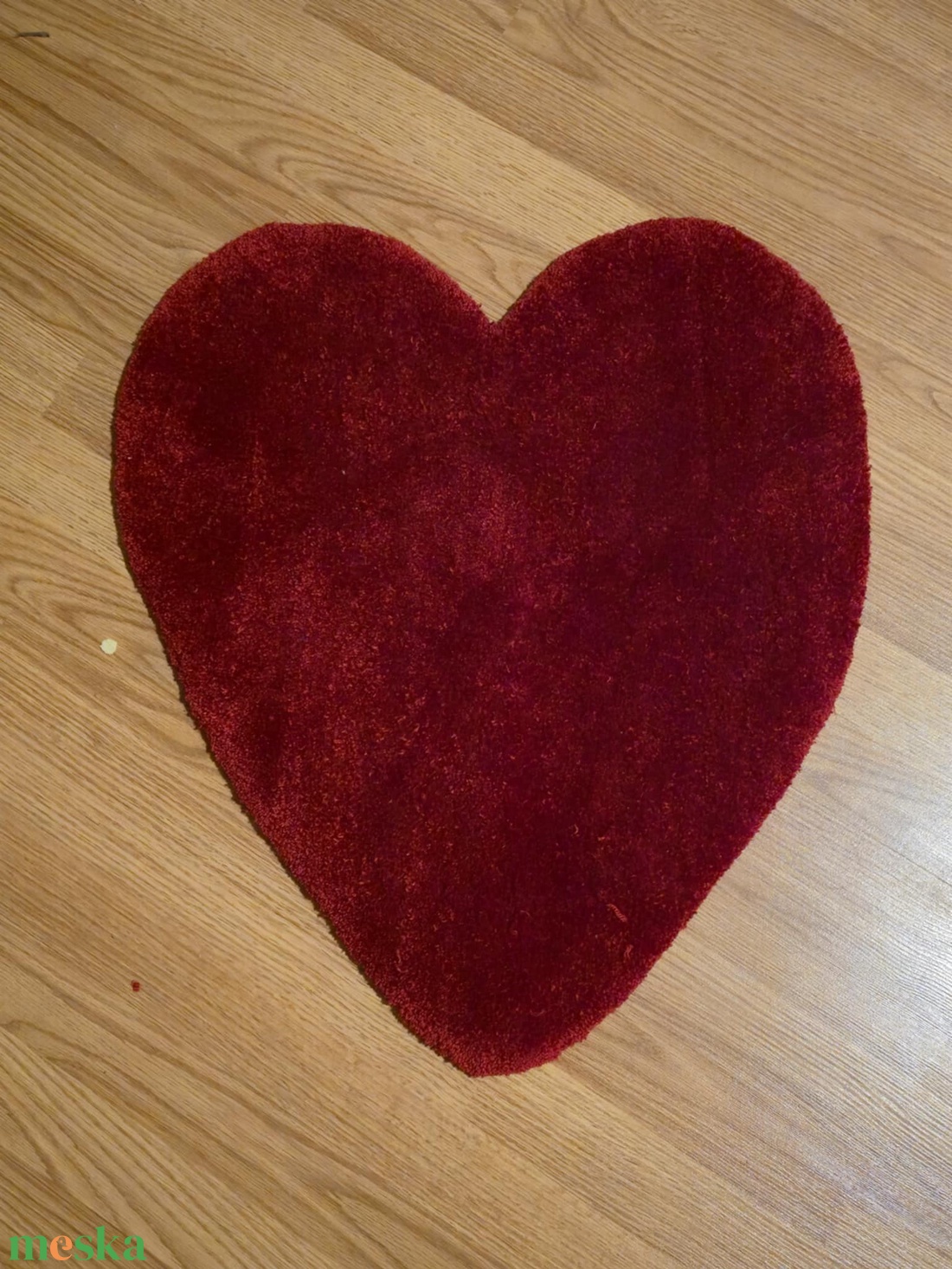 Kézzel készült szív alakú tufting szőnyeg � bordó lakásdekor - otthon & életmód - lakástextil - szőnyeg - más típusú szőnyeg - Meska.hu