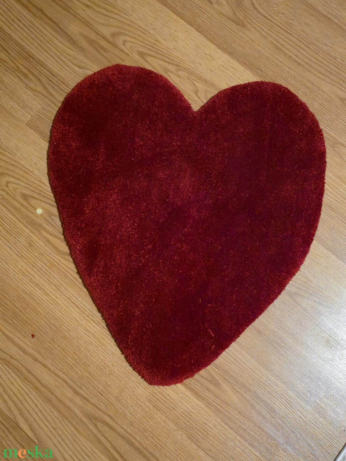 Kézzel készült szív alakú tufting szőnyeg � bordó lakásdekor - otthon & életmód - lakástextil - szőnyeg - más típusú szőnyeg - Meska.hu