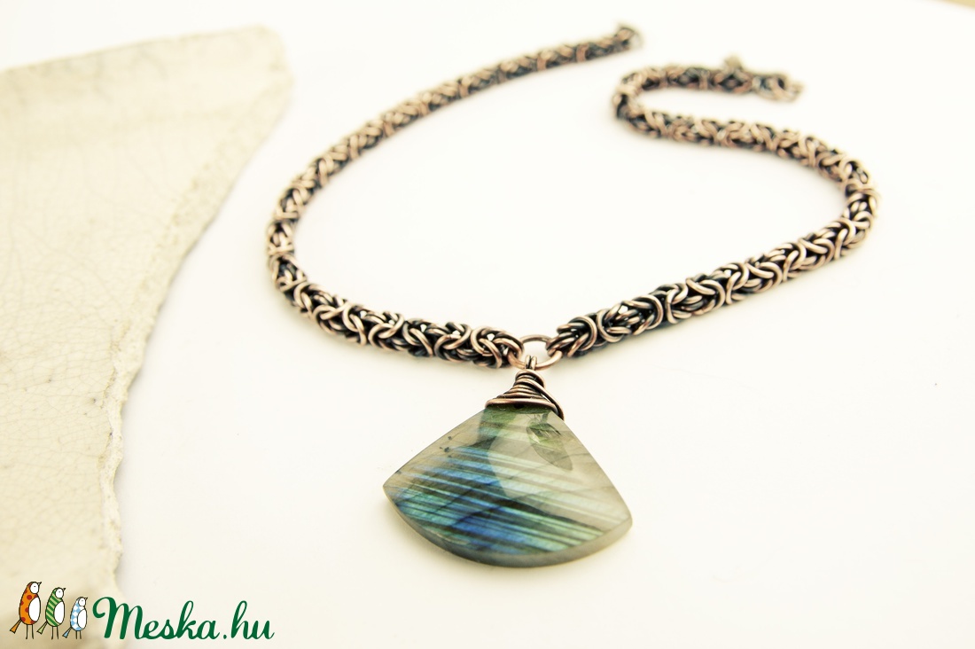 Rollo - labradorit - chainmaille vörösréz nyaklánc - ékszer - nyaklánc - medálos nyaklánc - Meska.hu Rollo - labradorit - chainmaille vörösréz nyaklánc - ékszer - nyaklánc - medálos nyaklánc - Meska.hu