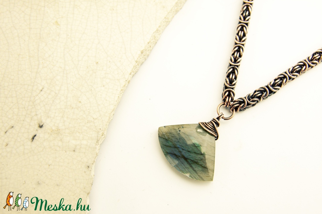 Rollo - labradorit - chainmaille vörösréz nyaklánc - ékszer - nyaklánc - medálos nyaklánc - Meska.hu Rollo - labradorit - chainmaille vörösréz nyaklánc - ékszer - nyaklánc - medálos nyaklánc - Meska.hu