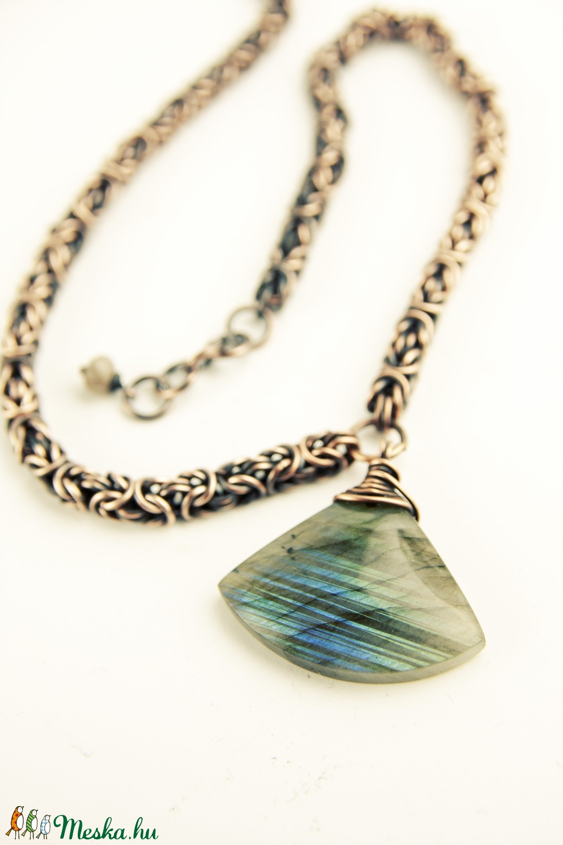Rollo - labradorit - chainmaille vörösréz nyaklánc - ékszer - nyaklánc - medálos nyaklánc - Meska.hu Rollo - labradorit - chainmaille vörösréz nyaklánc - ékszer - nyaklánc - medálos nyaklánc - Meska.hu