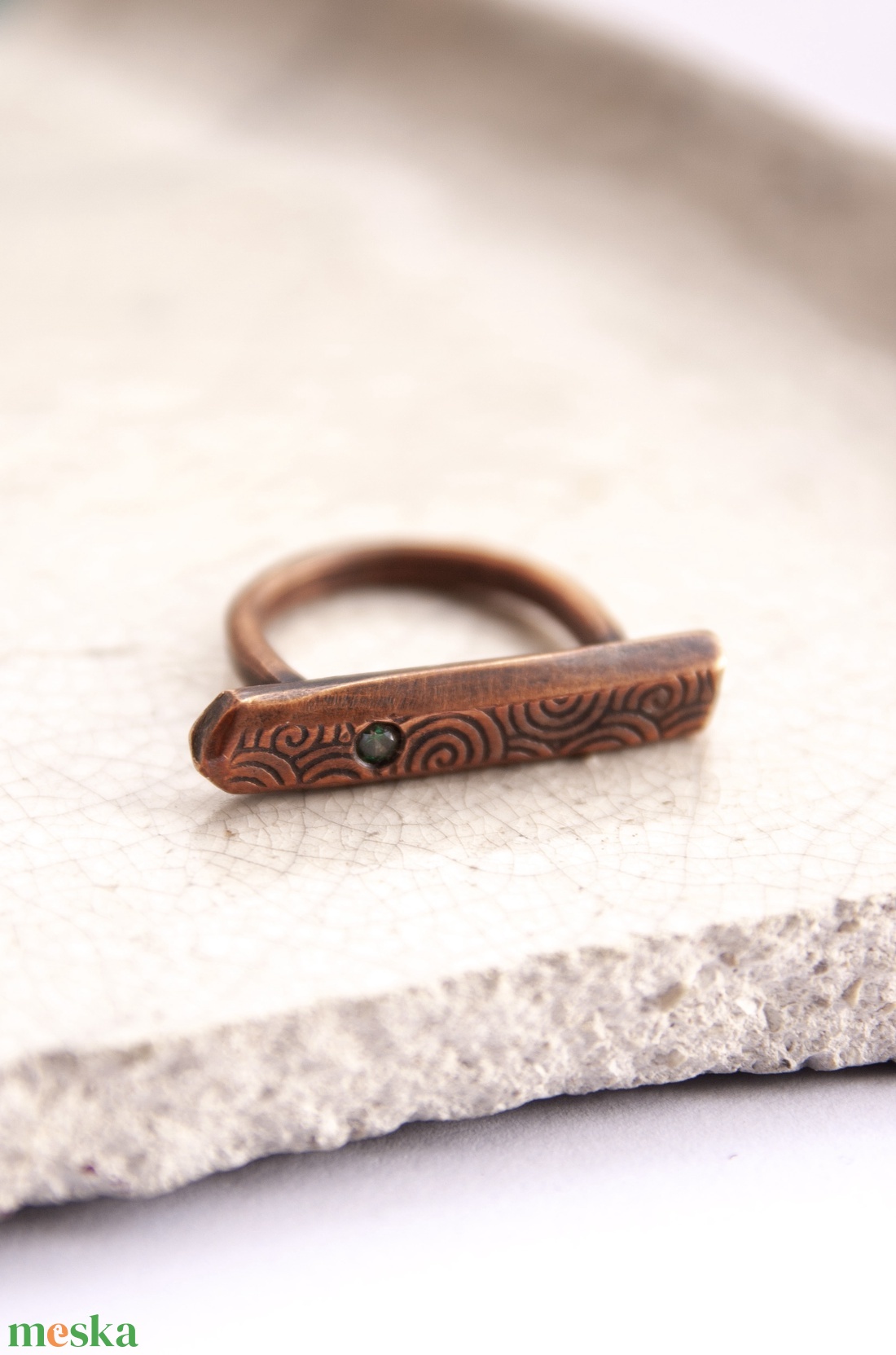 Zöld lámpás - vörösréz gyűrű - ékszer - gyűrű - statement gyűrű - Meska.hu