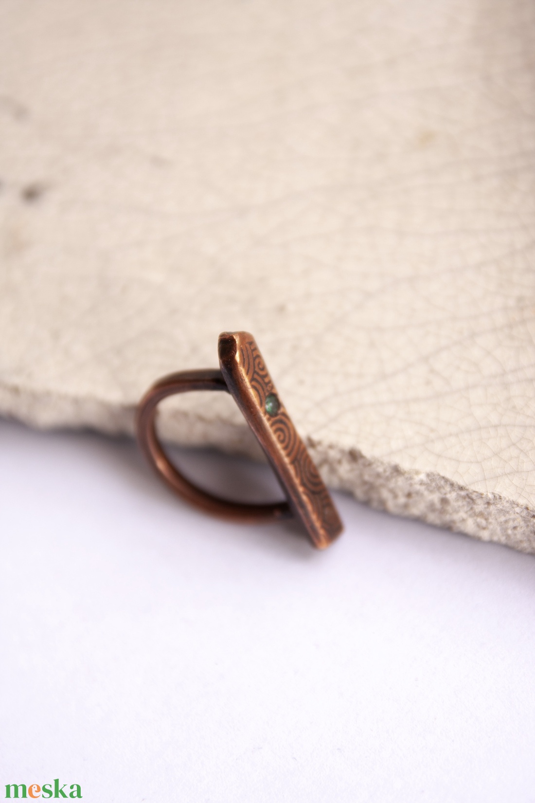 Zöld lámpás - vörösréz gyűrű - ékszer - gyűrű - statement gyűrű - Meska.hu