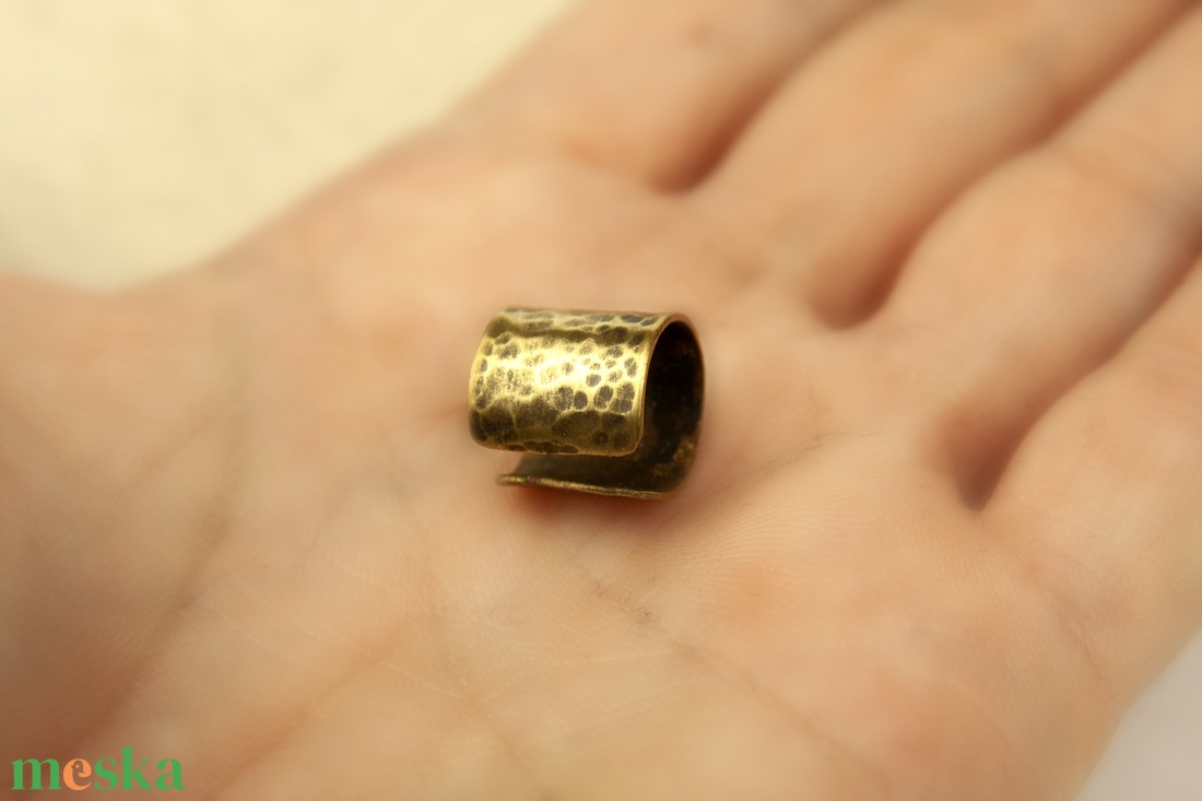 mininál - sárgaréz fülgyűrű - ékszer - fülbevaló - fülgyűrű - Meska.hu