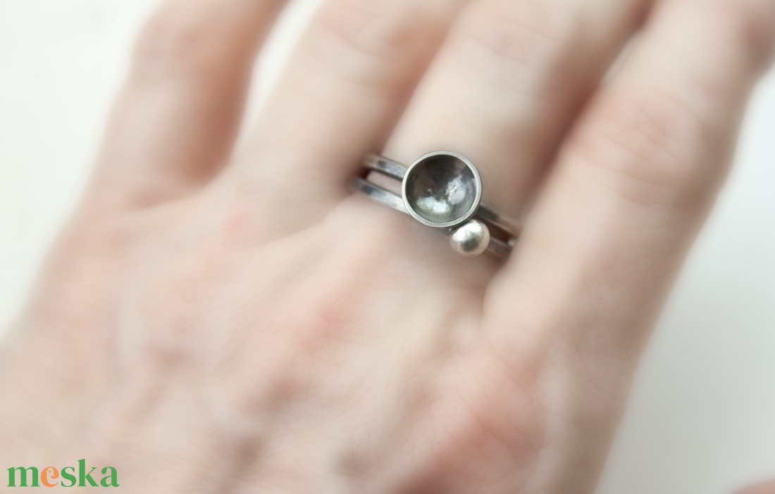 Feketepont - ezüst rakásolható gyűrű - ékszer - gyűrű - kerek gyűrű - Meska.hu