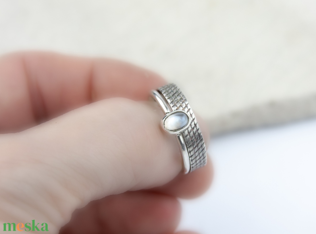 Idősík - ezüst gyűrű holdkővel - ékszer - gyűrű - vékony gyűrű - Meska.hu