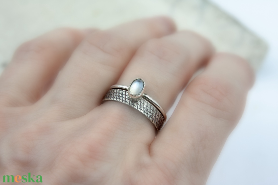 Idősík - ezüst gyűrű holdkővel - ékszer - gyűrű - vékony gyűrű - Meska.hu