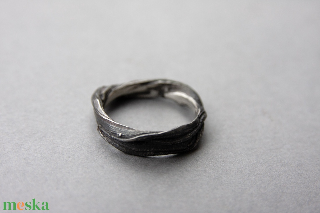 Sötét oldal - ezüst gyűrű - ékszer - gyűrű - kerek gyűrű - Meska.hu