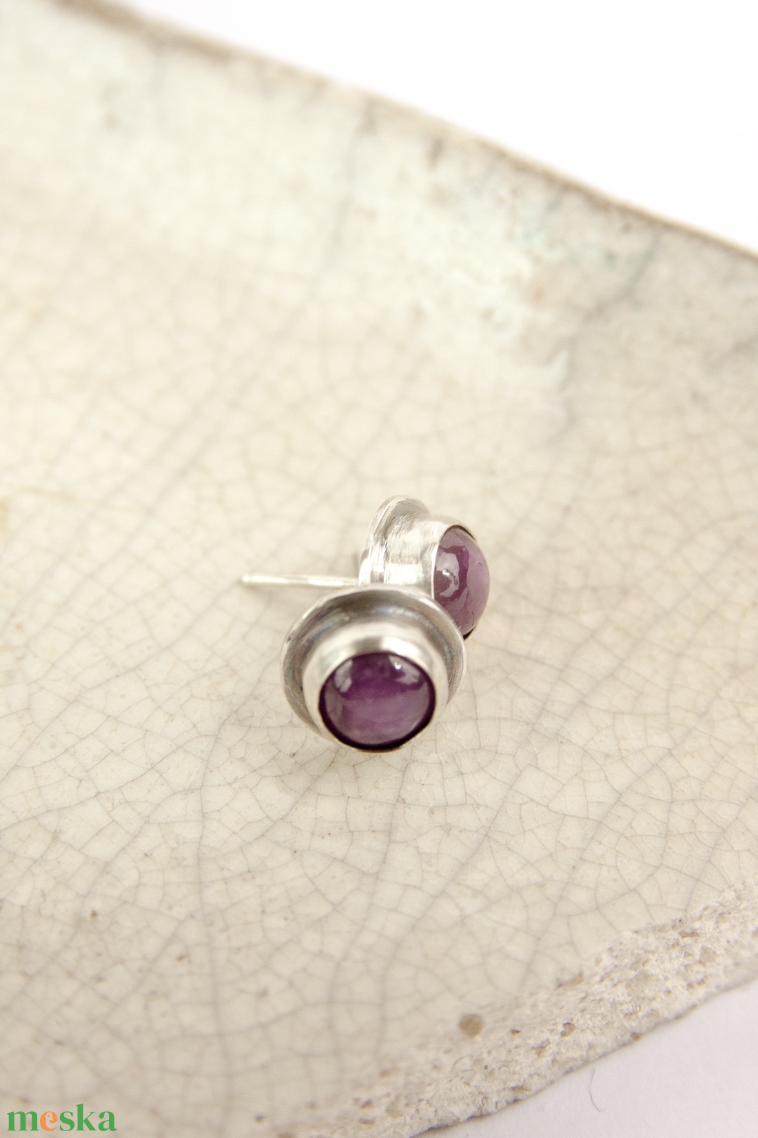 Parázs - ezüst pötty fülbevaló rubinnal - ékszer - fülbevaló - pötty fülbevaló - Meska.hu