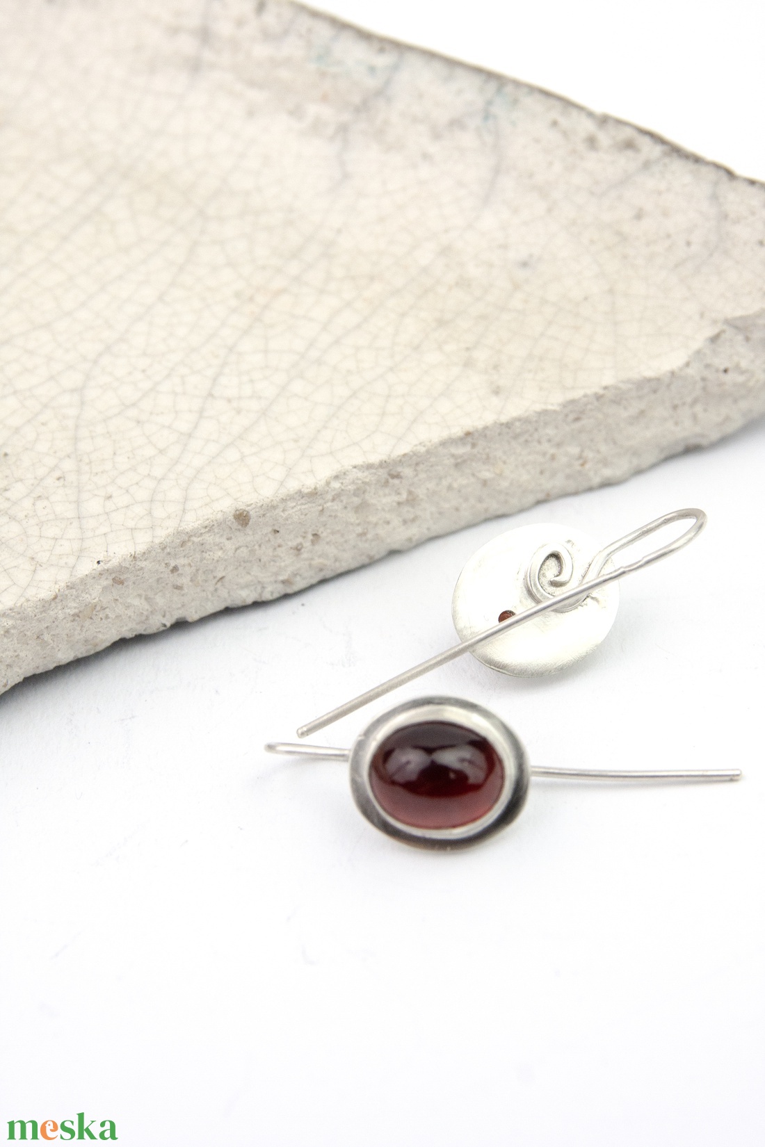 Granada - ezüst fülbevaló gránáttal - ékszer - fülbevaló - lógó fülbevaló - Meska.hu