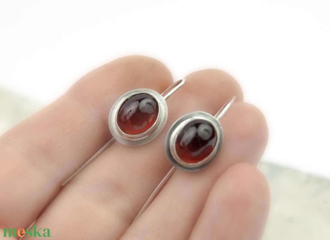 Granada - ezüst fülbevaló gránáttal - ékszer - fülbevaló - lógó fülbevaló - Meska.hu