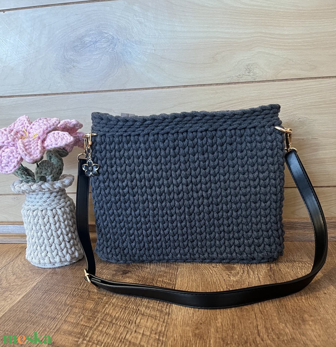 Horgolt cipzáras oldaltáska - táska & tok - kézitáska & válltáska - vállon átvethető táska - Meska.hu