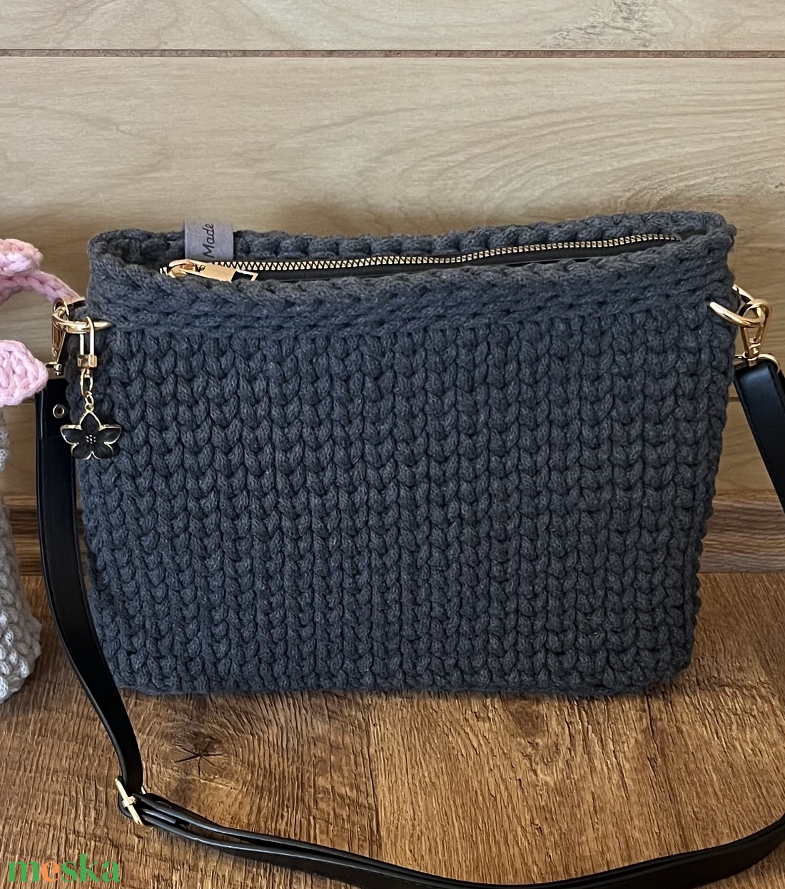 Horgolt cipzáras oldaltáska - táska & tok - kézitáska & válltáska - vállon átvethető táska - Meska.hu