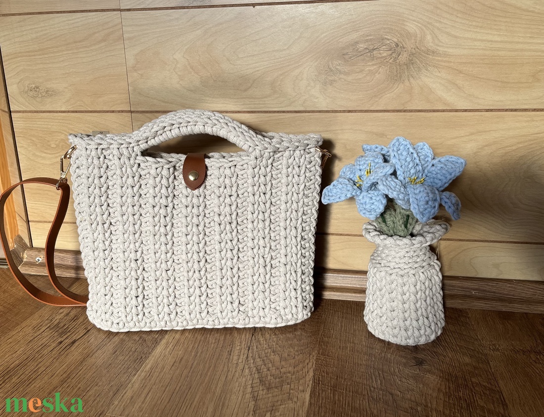 Horgolt kézi- és oldaltáska - táska & tok - kézitáska & válltáska - vállon átvethető táska - Meska.hu