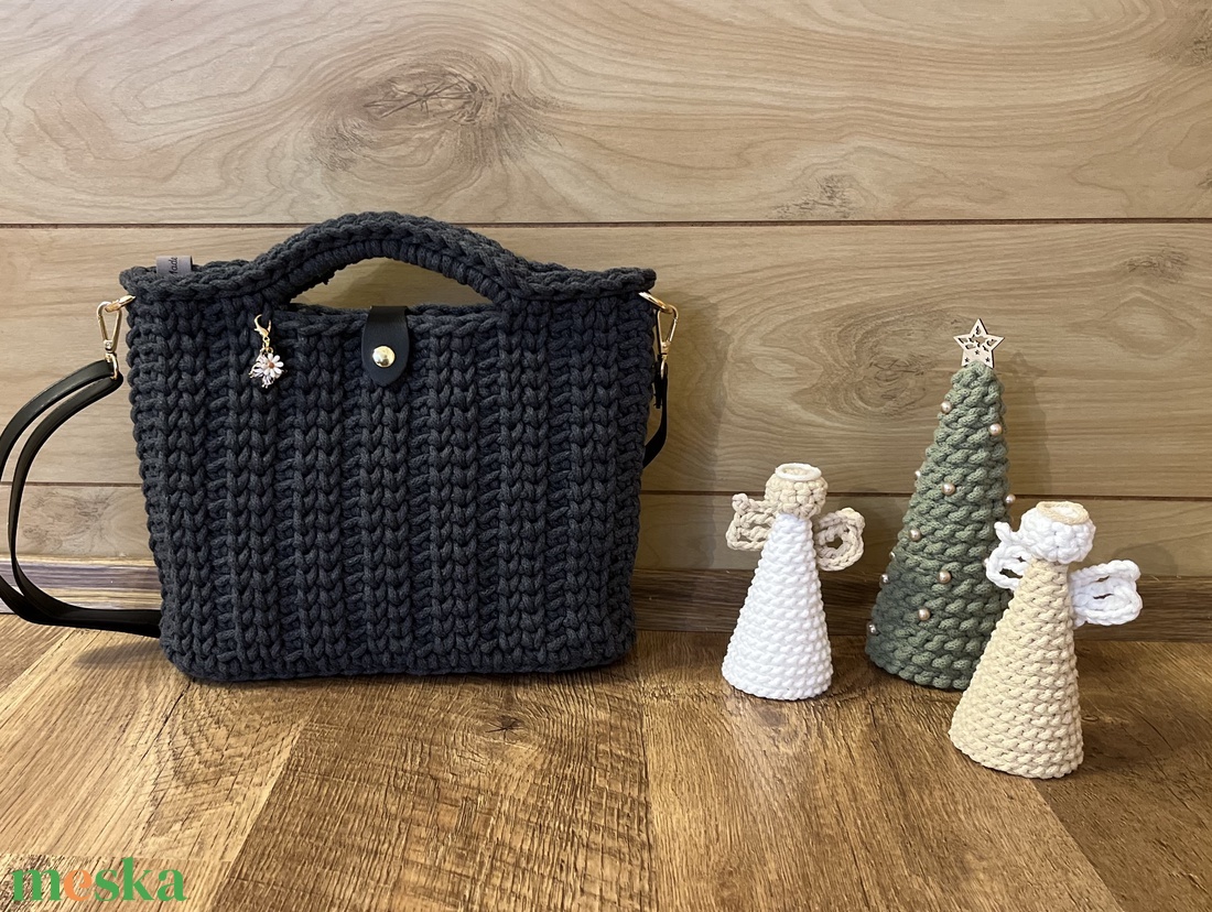 Horgolt kézi- és oldaltáska - táska & tok - kézitáska & válltáska - vállon átvethető táska - Meska.hu