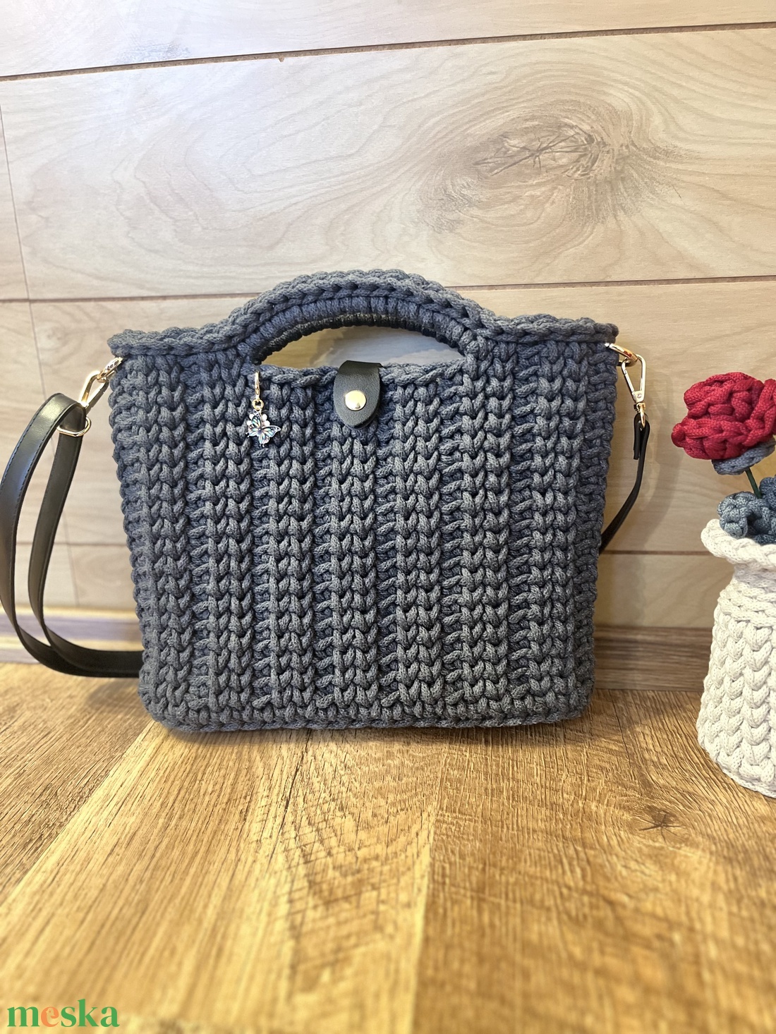 Horgolt kézi- és oldaltáska - táska & tok - kézitáska & válltáska - vállon átvethető táska - Meska.hu