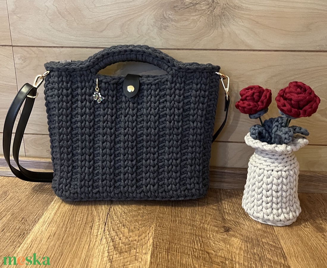 Horgolt kézi- és oldaltáska - táska & tok - kézitáska & válltáska - vállon átvethető táska - Meska.hu