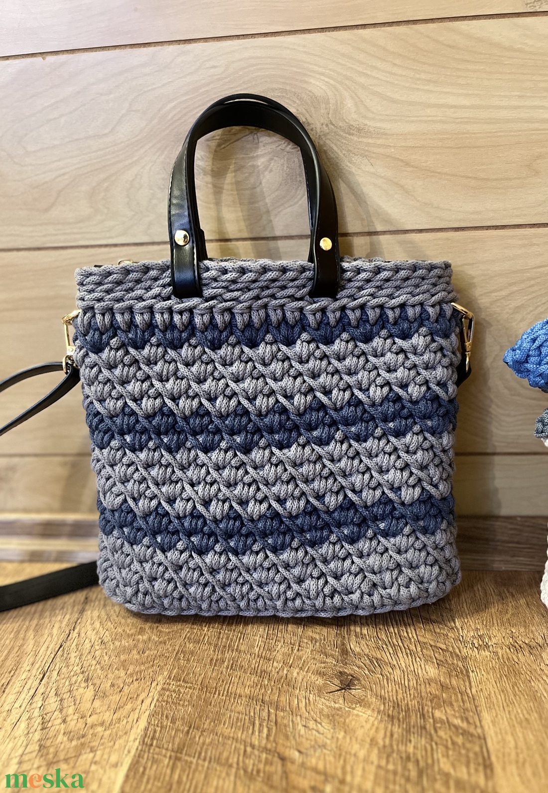 Horgolt kézi- és oldaltáska - táska & tok - kézitáska & válltáska - vállon átvethető táska - Meska.hu