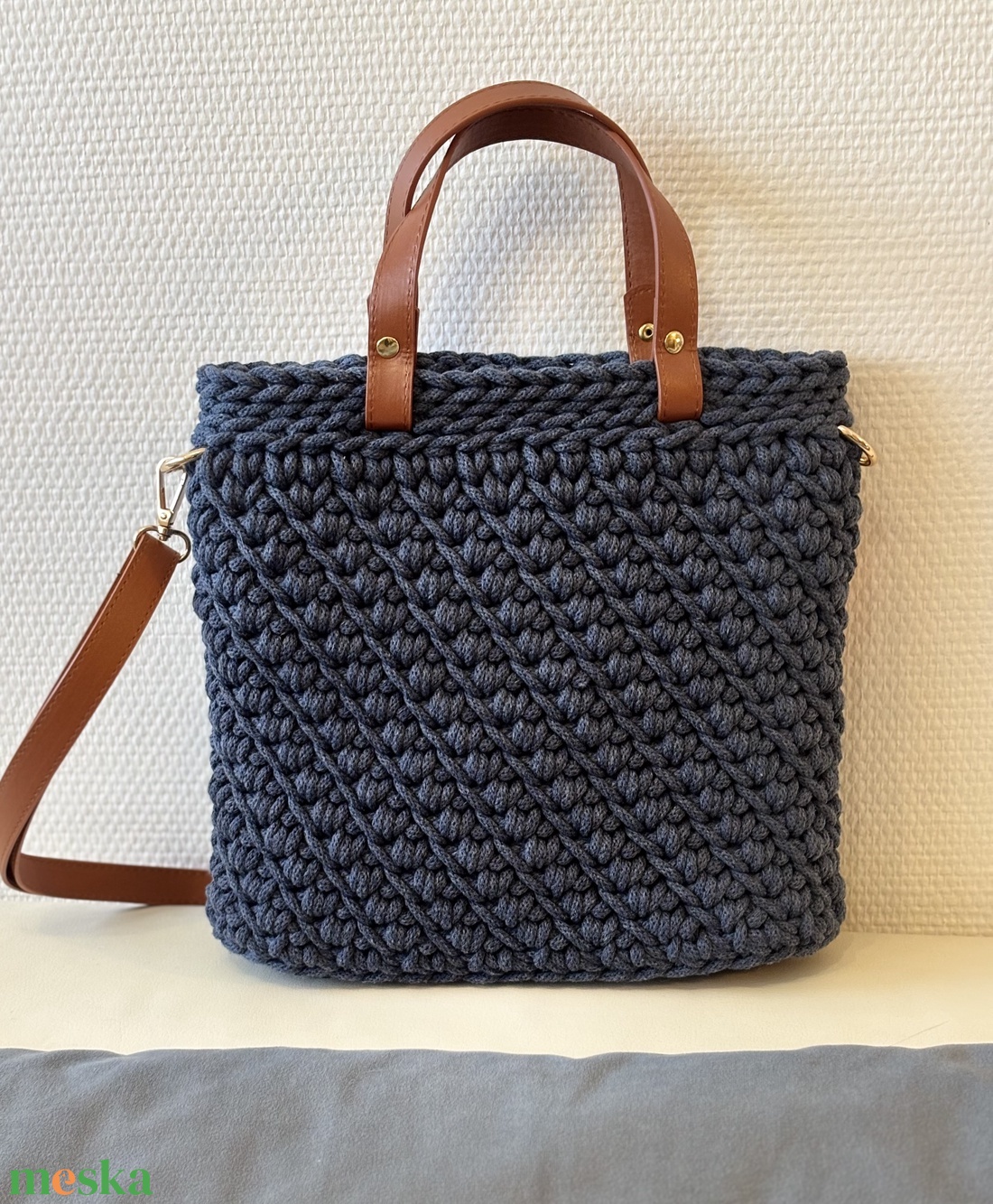 Horgolt kézi- és oldaltáska - táska & tok - kézitáska & válltáska - vállon átvethető táska - Meska.hu