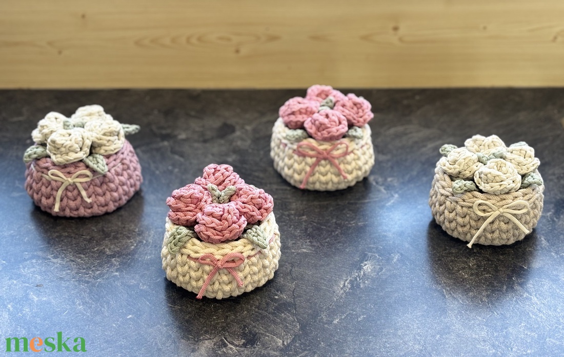 Horgolt rózsa box - otthon & életmód - virágdekoráció - virágok - virágbox - Meska.hu