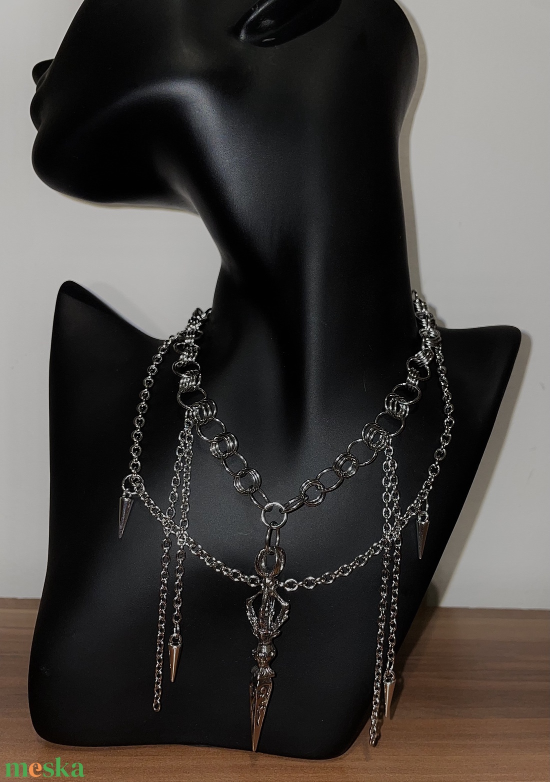 �Saját készítésű rozsdamentes acél láncból készült nyaklánc szegecses díszítéssel - ékszer - nyaklánc - medál - Meska.hu