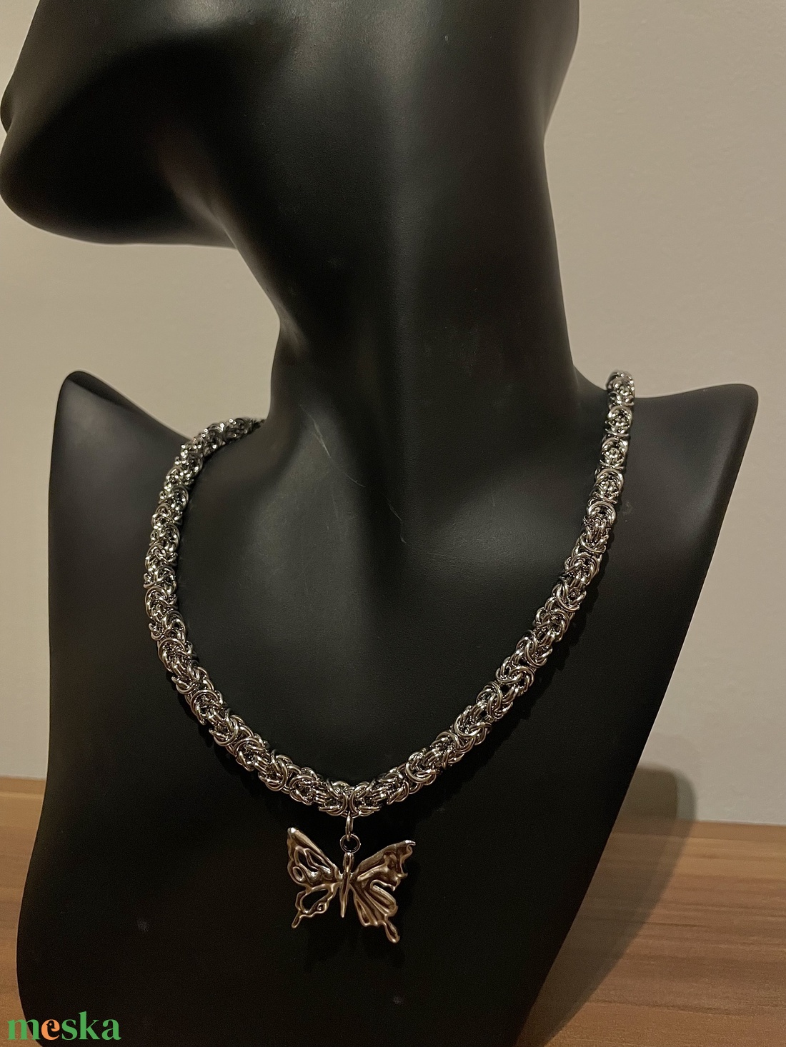 Egyedi, kézzel készült rozsdamentes acél nyaklánc pillangó medállal - ékszer - ékszerszett - Meska.hu