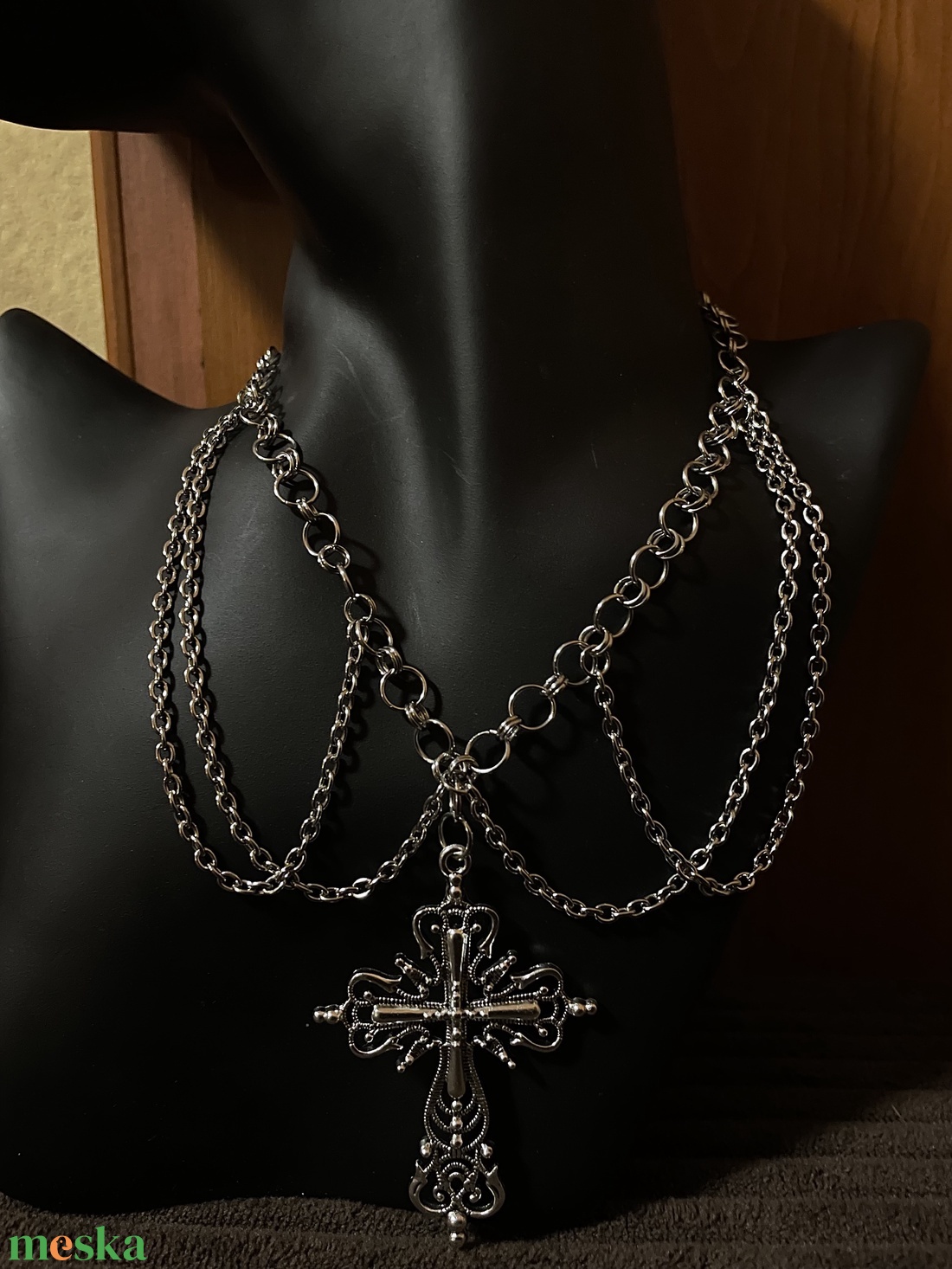 Kereszt nyaklánc láncokkal díszítve � Rozsdamentes acél, állítható - ékszer - ékszerszett - Meska.hu