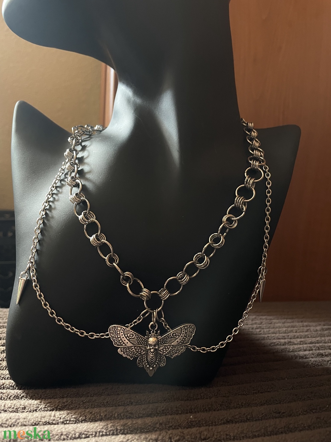 Statement nyaklánc moly medállal � Rozsdamentes acél, állítható - ékszer - ékszerszett - Meska.hu