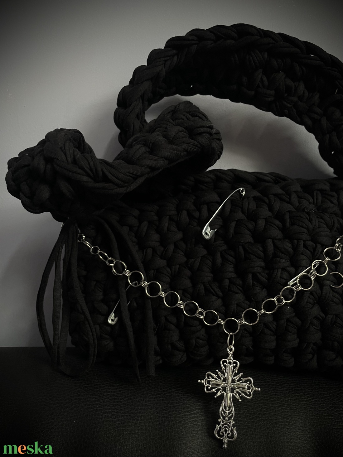 Fekete, saját készítésű, kézzel horgolt egyedi kézitáska � - táska & tok - kézitáska & válltáska - kézitáska - Meska.hu