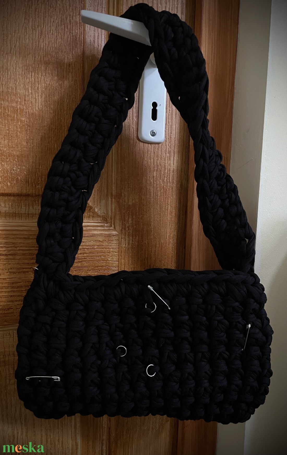Fekete, saját készítésű, kézzel horgolt egyedi kézitáska � - táska & tok - kézitáska & válltáska - kézitáska - Meska.hu