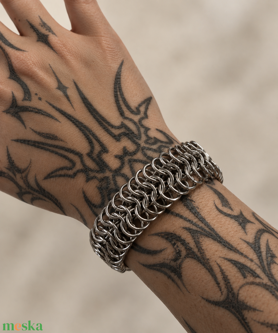 Kézzel készített, karakteres chainmail (láncszövésű) karkötő rozsdamentes acélból - ékszer - ékszerszett - Meska.hu