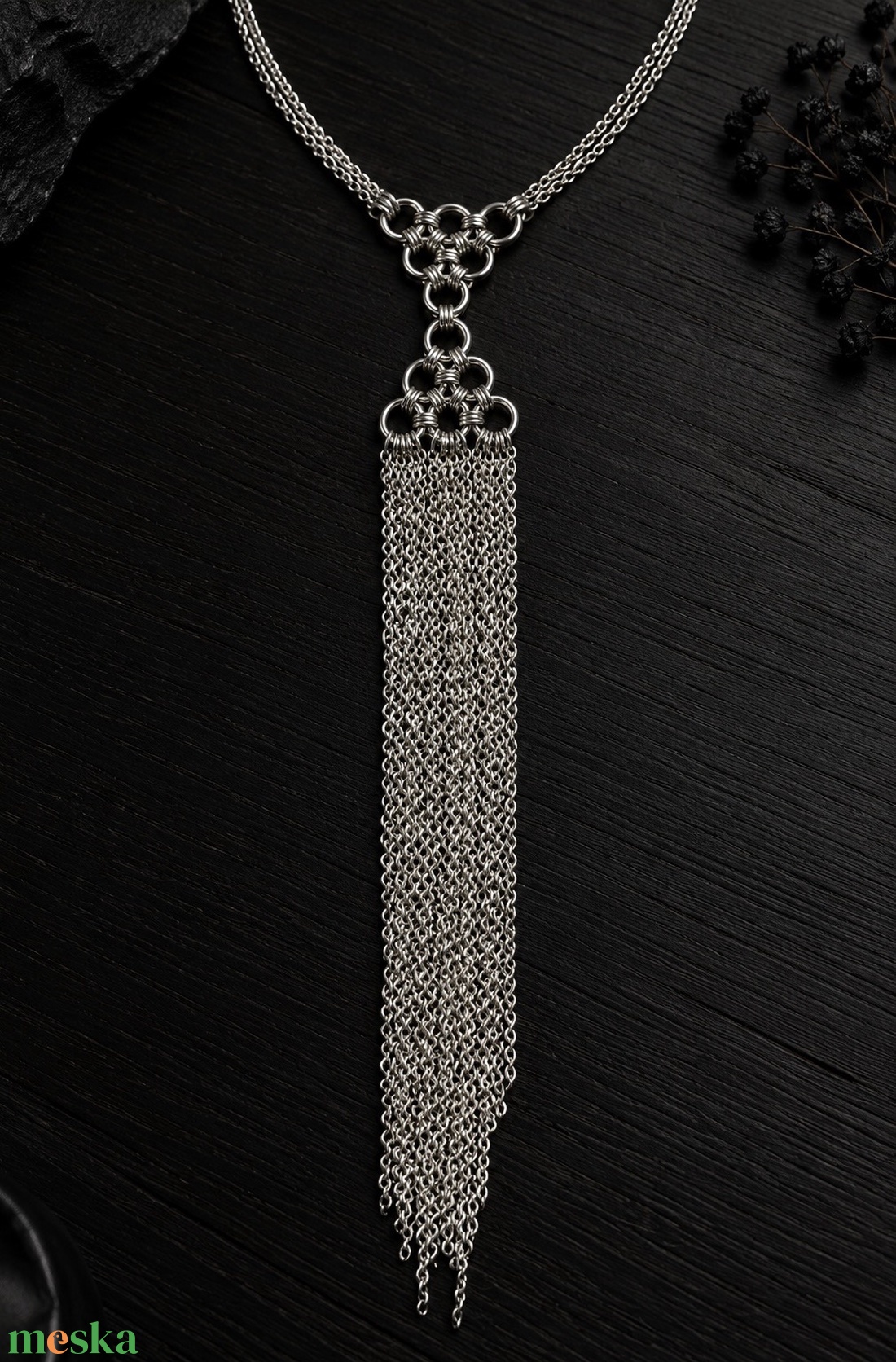 Egyedi, kézzel készített rozsdamentes acél chainmail nyaklánc � különleges Y alakú, hosszú láncos rojtos medál  - ékszer - ékszerszett - Meska.hu