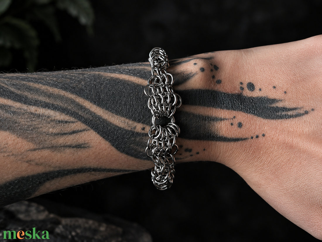 Egyedi, kézzel készített chainmail karkötő � rozsdamentes acélból, különleges láncszemmintával �   - ékszer - ékszerszett - Meska.hu