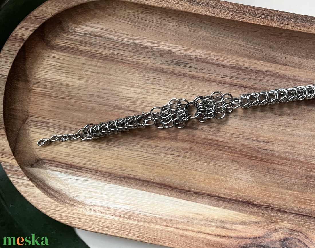 Egyedi, kézzel készített chainmail karkötő � rozsdamentes acélból, különleges láncszemmintával �   - ékszer - ékszerszett - Meska.hu