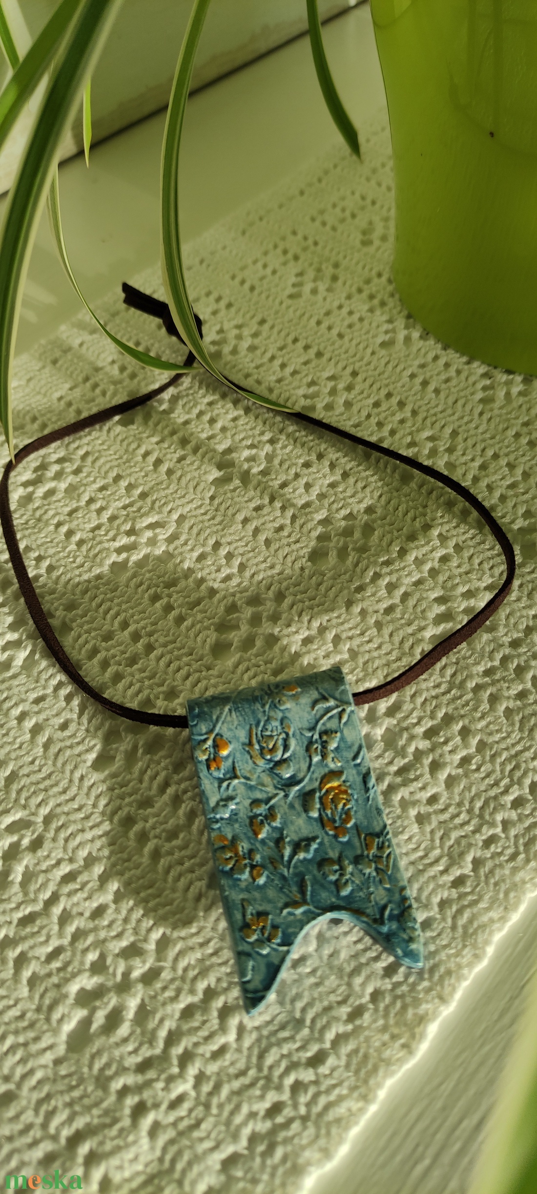 Nyaklánc kék nyomott medállal  - ékszer - nyaklánc - medálos nyaklánc - Meska.hu