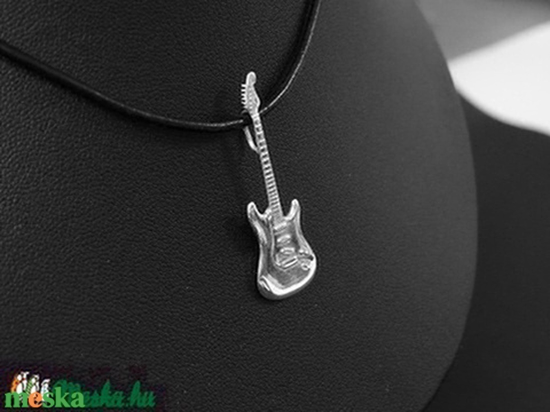 Fender gitár medál - ékszer - nyaklánc - medál - Meska.hu