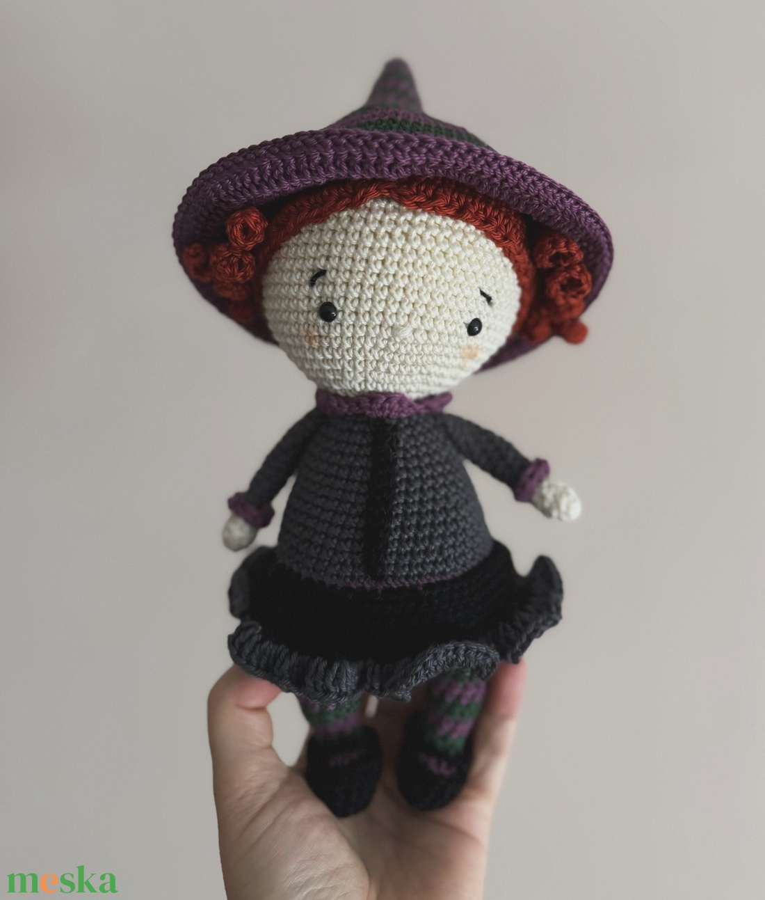 Lukrécia, a kis boszilányka - otthon & életmód - dekoráció - halloween - halloweeni figurák - Meska.hu Lukrécia, a kis boszilányka - otthon & életmód - dekoráció - halloween - halloweeni figurák - Meska.hu