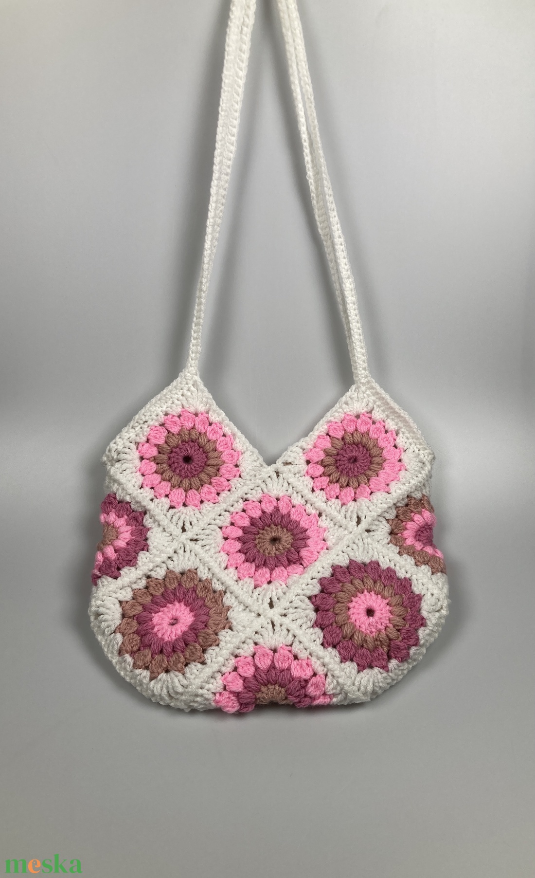 Rózsaszínes árnyalatokban játszó, virágmintás horgolt, pakolós táska béléssel - táska & tok - kézitáska & válltáska - válltáska - Meska.hu