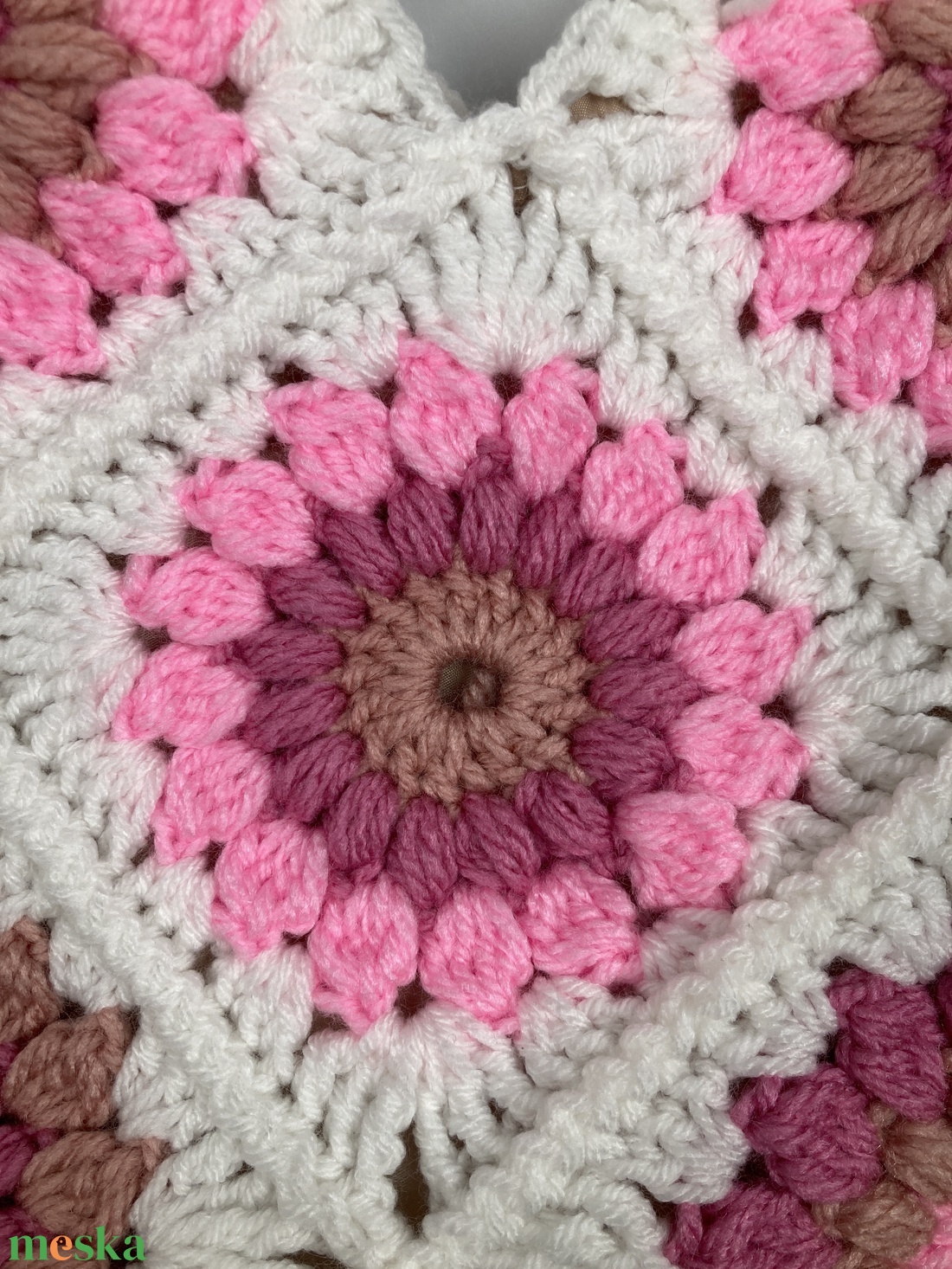 Rózsaszínes árnyalatokban játszó, virágmintás horgolt, pakolós táska béléssel - táska & tok - kézitáska & válltáska - válltáska - Meska.hu