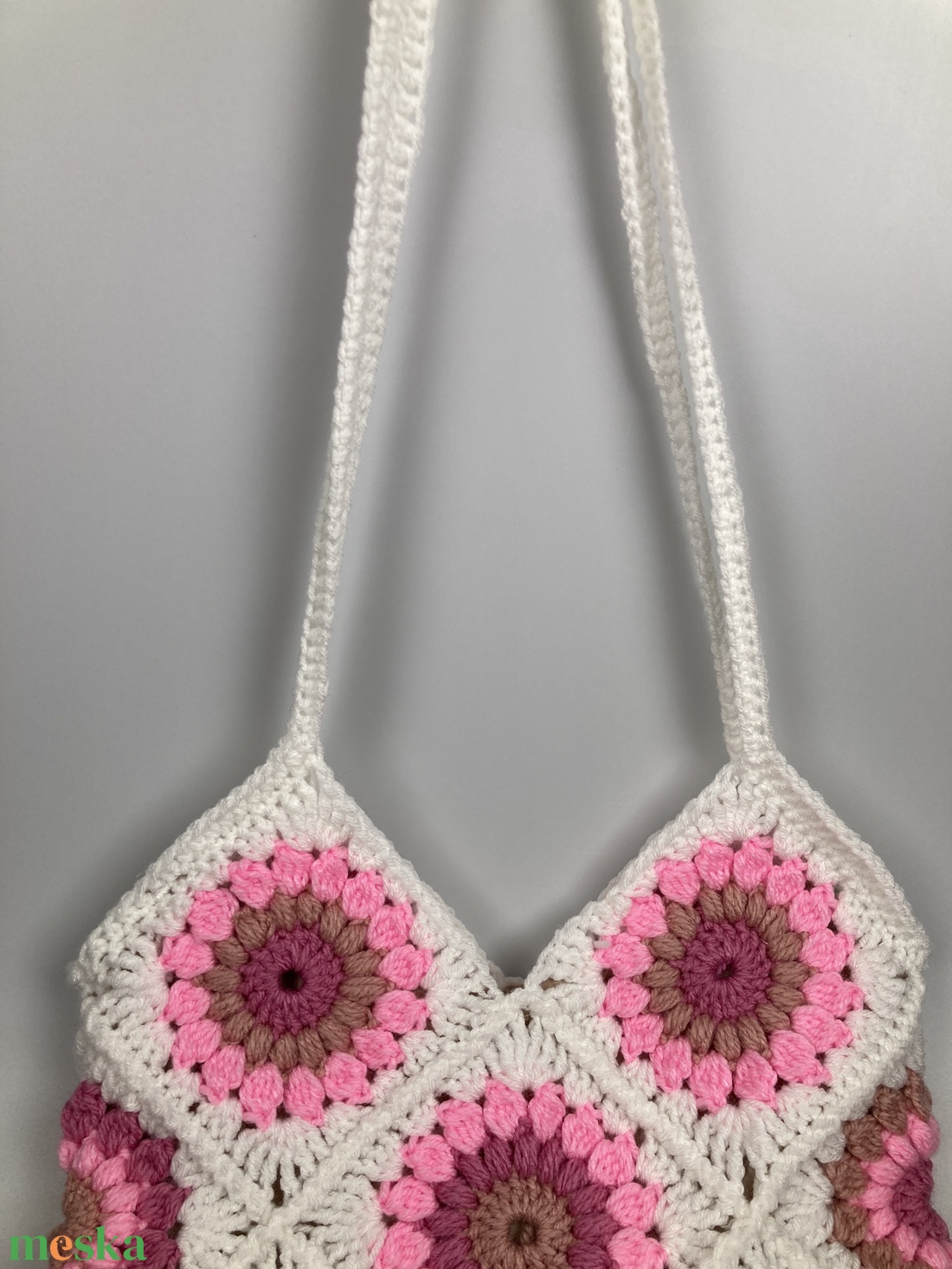 Rózsaszínes árnyalatokban játszó, virágmintás horgolt, pakolós táska béléssel - táska & tok - kézitáska & válltáska - válltáska - Meska.hu
