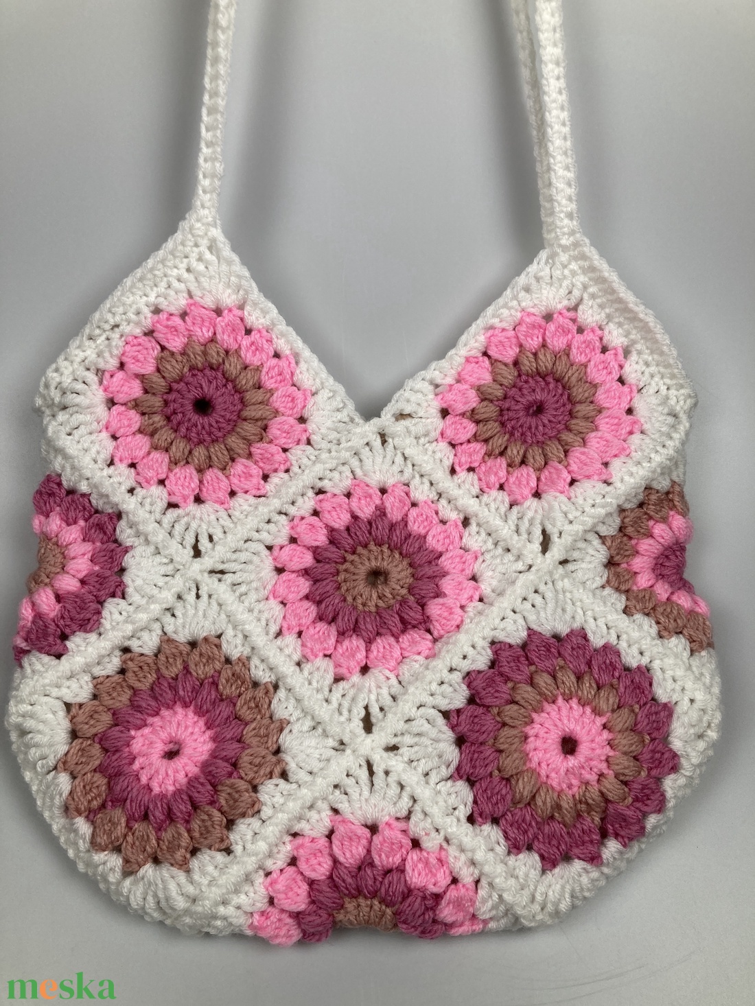 Rózsaszínes árnyalatokban játszó, virágmintás horgolt, pakolós táska béléssel - táska & tok - kézitáska & válltáska - válltáska - Meska.hu