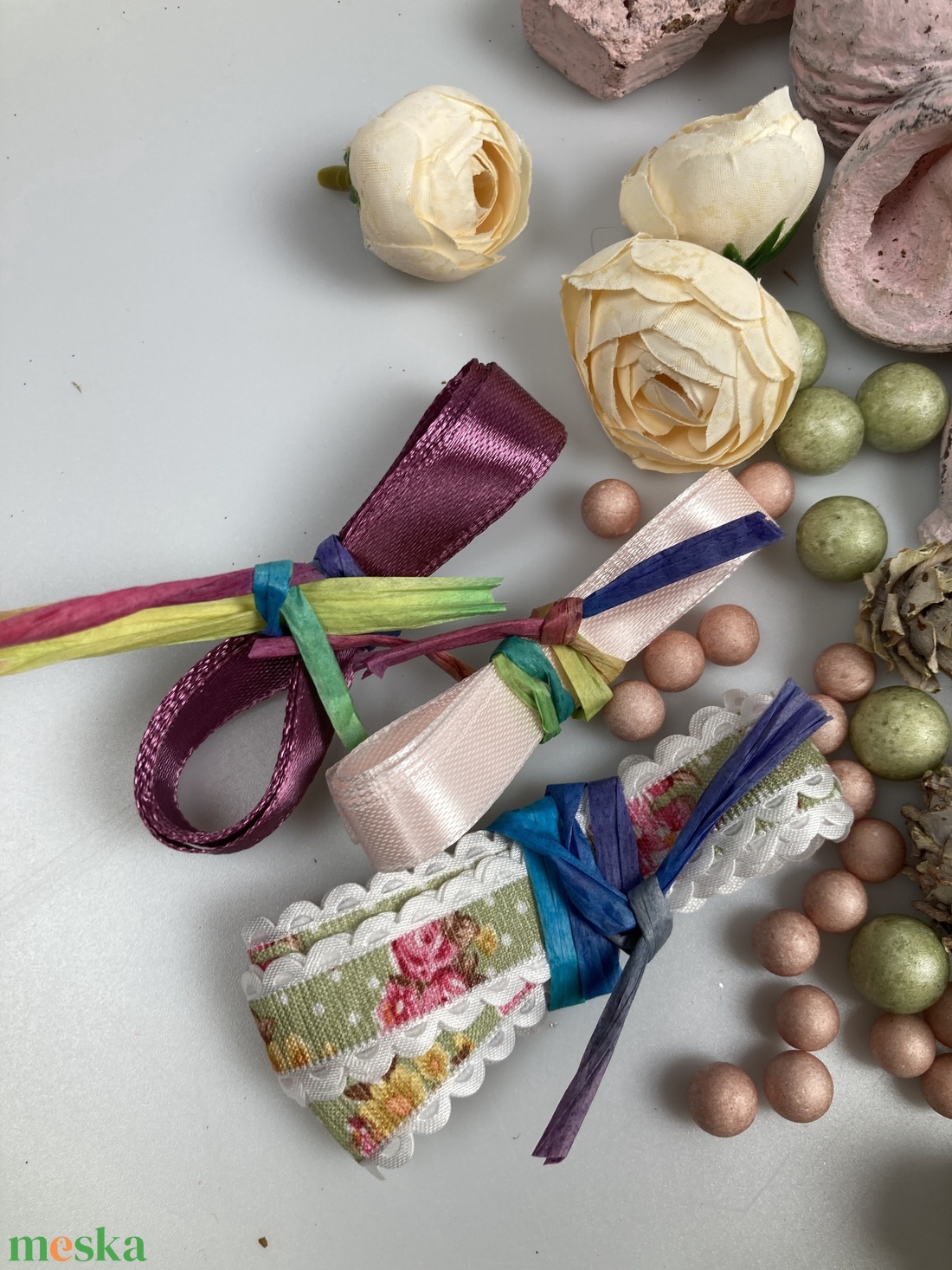 Díszítsd magad! 210 darabos tavaszi, szalmaalapra készülő DIY kopogtató   - otthon & életmód - dekoráció - ajtó- és ablak dekoráció - ajtódísz & kopogtató - Meska.hu