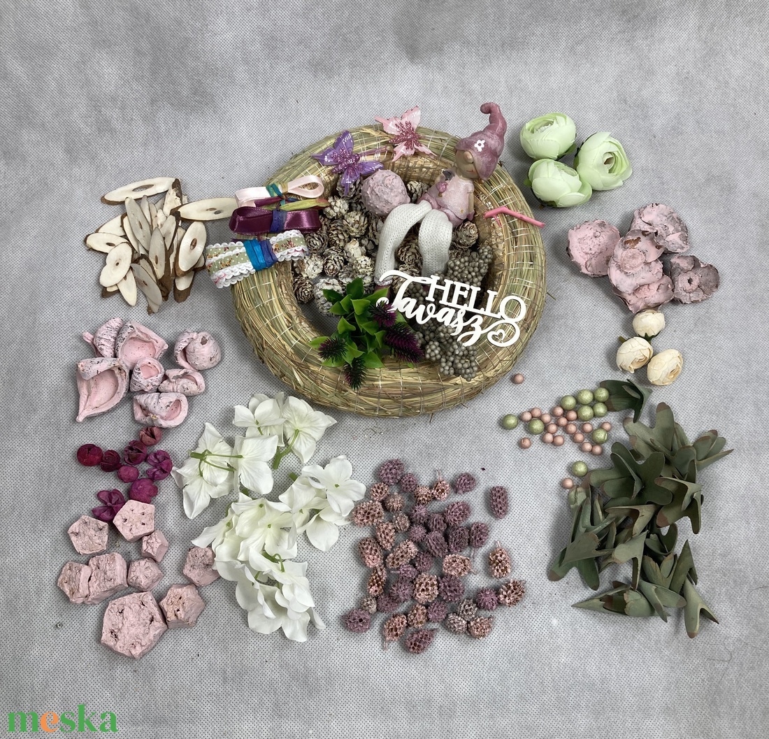 Díszítsd magad! 210 darabos tavaszi, szalmaalapra készülő DIY kopogtató   - otthon & életmód - dekoráció - ajtó- és ablak dekoráció - ajtódísz & kopogtató - Meska.hu