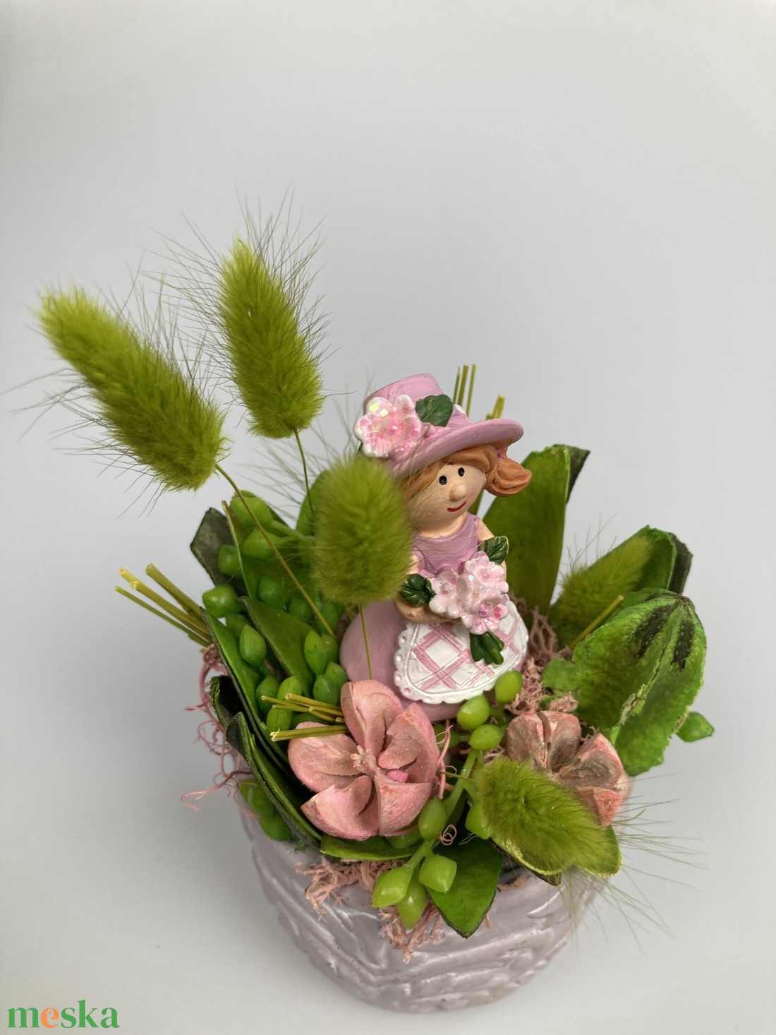 Bágyadt rózsaszín betonkaspós tartós virágdísz rózsaszín virágoslánnyal, kivi színvilágban    - otthon & életmód - dekoráció - asztal és polc dekoráció - asztaldísz - Meska.hu