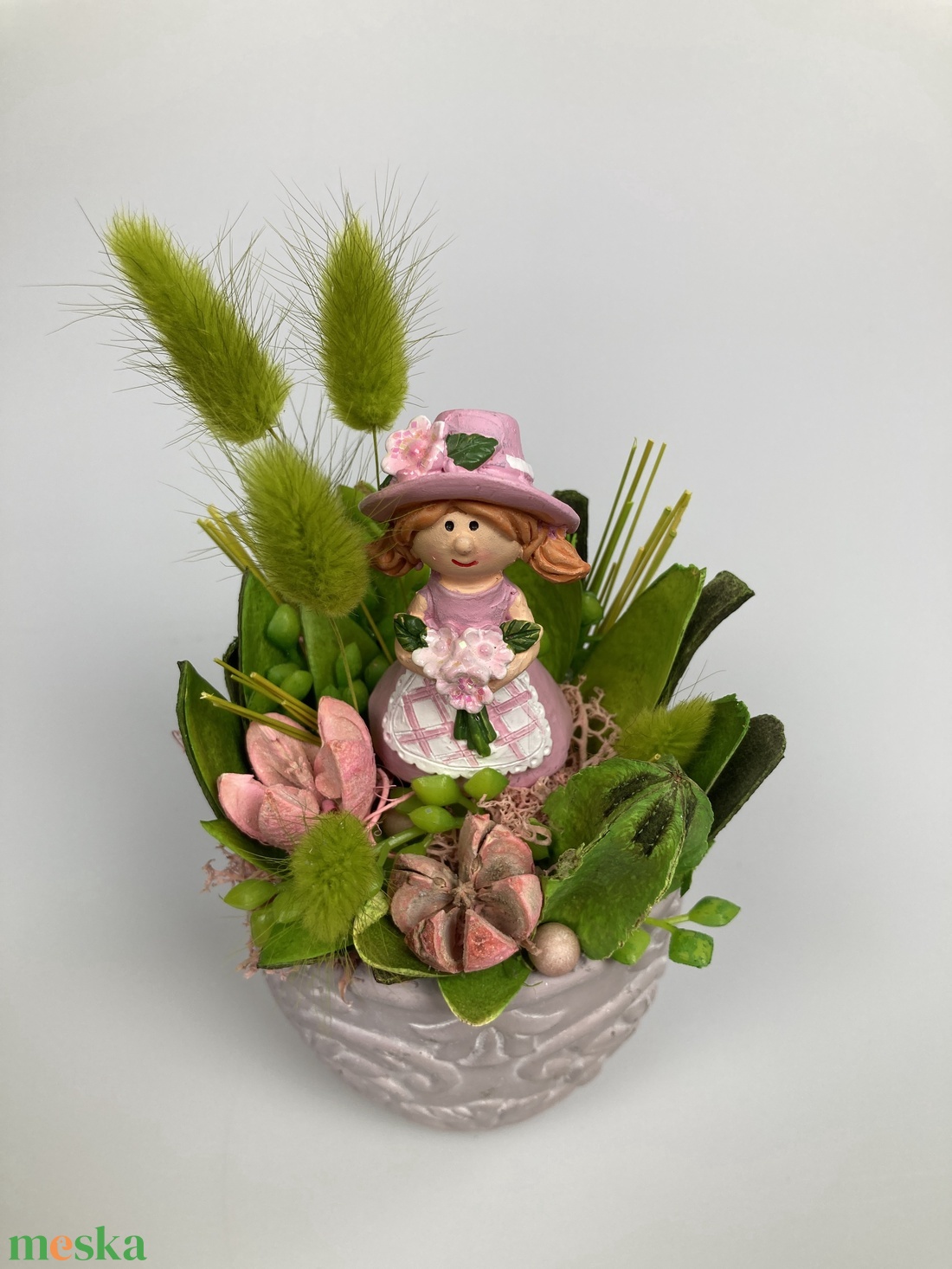 Bágyadt rózsaszín betonkaspós tartós virágdísz rózsaszín virágoslánnyal, kivi színvilágban    - otthon & életmód - dekoráció - asztal és polc dekoráció - asztaldísz - Meska.hu